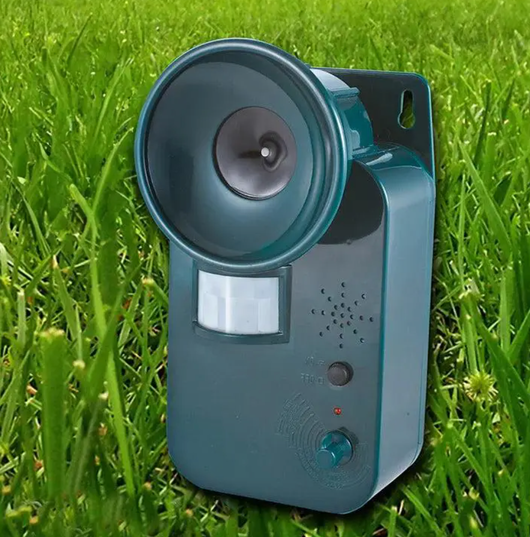 Outdoor Ultrasonic Pest And Animal Repeller 5000 Sq Ft 9V DC Cordless